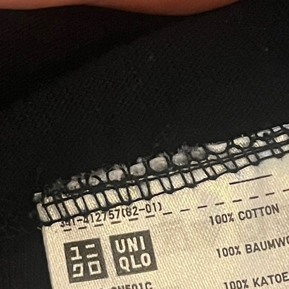 Uniqlo X KAWs shirt - Picture 3 of 5